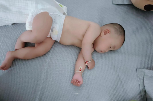 温州几个月宝宝会抬头